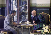 El presidente iraní, Ahmadi Nijad, a la izquierda, y el afgano, Karzai, a la derecha El presidente iraní, Ahmadi Nijad, a la izquierda, y el afgano, Karzai, a la derecha