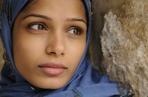 La actriz india Freida Pinto, representando a Miral La actriz india Freida Pinto, representando a Miral