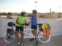 Recorren el Mediterráneo en bici para reivindicar la unión de los pueblos Recorren el Mediterráneo en bici para reivindicar la unión de los pueblos