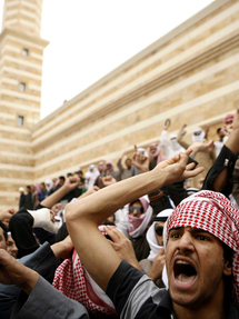 Más de 10.000 personas piden la destitución del primer ministro de Kuwait Más de 10.000 personas piden la destitución del primer ministro de Kuwait