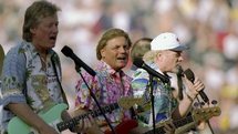 Beach Boys cumplen 50 años, anuncian reencuentro, gira mundial y nuevo disco Beach Boys cumplen 50 años, anuncian reencuentro, gira mundial y nuevo disco