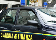 Después de SP, la policía registra sede de Fitch en Milán Después de SP, la policía registra sede de Fitch en Milán