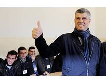 Hashim Thaci, primer ministro de Kosovo, acusado por algunos de vender órganos humanos. Hashim Thaci, primer ministro de Kosovo, acusado por algunos de vender órganos humanos.
