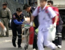 Equipos médicos evacúan a un herido en Hua Hin Equipos médicos evacúan a un herido en Hua Hin