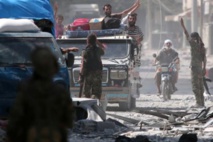 Milicianos y civiles en Manbij Milicianos y civiles en Manbij