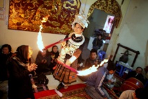 Una ceremonia de Len Dong Una ceremonia de Len Dong