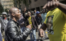 Partidarios de Zuma hablan con los críticos Partidarios de Zuma hablan con los críticos