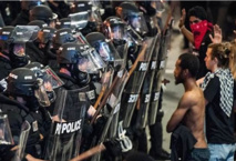 Policías y manifestantes en Charlotte Policías y manifestantes en Charlotte