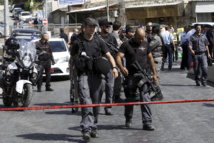 Policías israelíes en el lugar donde pararon el coche