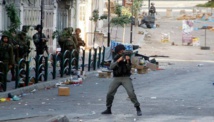 Un soldado israelí disparando