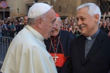 El papa con el nuevo papa negro El papa con el nuevo papa negro