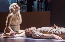 Una escena de la representación de Lazarus Una escena de la representación de Lazarus