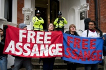 Manifestantes piden la liberación de Assange