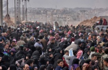 Habitantes del este de Alepo hacen cola para subir a autobuses que les llevarán al oeste de Alepo Habitantes del este de Alepo hacen cola para subir a autobuses que les llevarán al oeste de Alepo