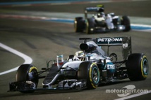 Rosberg y Hamilton en la última carrera del año en Abu Dabi en la que se decidió el campeonato Rosberg y Hamilton en la última carrera del año en Abu Dabi en la que se decidió el campeonato