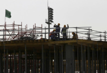 Los trabajadores de Catar aspiran a más seguridad con la reforma laboral