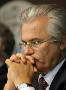 Guerra abierta entre Garzón y el fiscal por la causa del franquismo Guerra abierta entre Garzón y el fiscal por la causa del franquismo