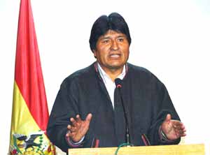 Morales acusa a la DEA de conspirar y suspende sus labores en Bolivia