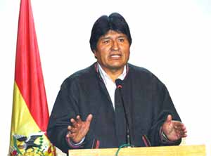 Morales acusa a la DEA de conspirar y suspende sus labores en Bolivia Morales acusa a la DEA de conspirar y suspende sus labores en Bolivia