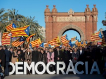 Mas, Puigdemont y otros protestan en Barcelona Mas, Puigdemont y otros protestan en Barcelona