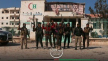 Milicianos apoyados por Turquía ante el hospital "Al Hikma" en Al Bab Milicianos apoyados por Turquía ante el hospital "Al Hikma" en Al Bab