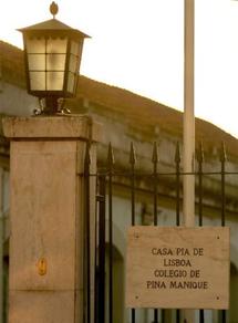 Aberraciones en una casa no tan pía Aberraciones en una casa no tan pía