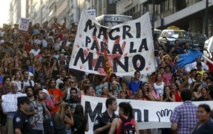 Manifestantes contra el gobierno de Macri