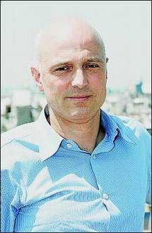 Indignación por el arresto del ex director del diario Libération Indignación por el arresto del ex director del diario Libération