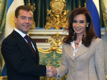 Cristina se reunió con el presidente ruso y llamó a una mayor "articulación política"