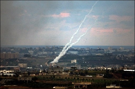Palestinos se manifiestan e Israel prosigue por séptimo día ataques en Gaza