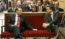 El Tribunal hará público el lunes si suspende o no el juicio contra Ibarretxe, López y Otegi El Tribunal hará público el lunes si suspende o no el juicio contra Ibarretxe, López y Otegi