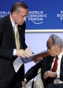 Erdogan abandona Davos tras justificar Peres la ofensiva en Gaza Erdogan abandona Davos tras justificar Peres la ofensiva en Gaza
