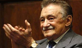 Escritora uruguaya presentó biografía del poeta Mario Benedetti Escritora uruguaya presentó biografía del poeta Mario Benedetti