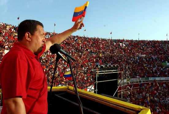 Chávez recibe felicitaciones por victoria del Sí en Venezuela