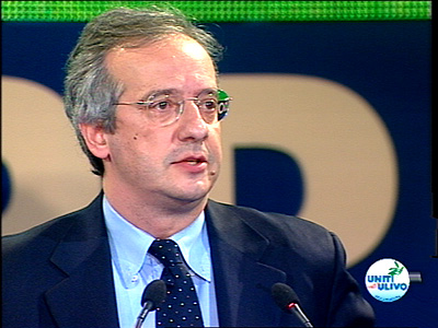 Veltroni dimite como líder del centroizquierda en Italia Veltroni dimite como líder del centroizquierda en Italia