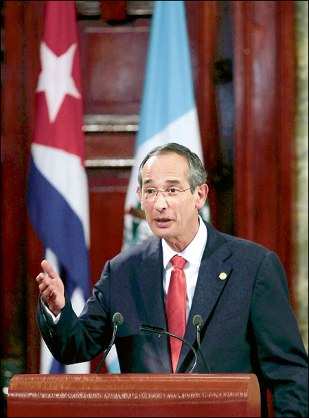 Colom ruega a Cuba el perdón para Guatemala Colom ruega a Cuba el perdón para Guatemala