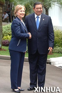 Hillary Clinton se reúne con presidente indonesio