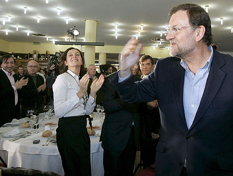 Rajoy: 'Francisco Camps está en indefensión y tiene mi pleno apoyo' Rajoy: 'Francisco Camps está en indefensión y tiene mi pleno apoyo'