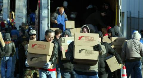 Cada vez más gente vive de cupones de comida en EE.UU.