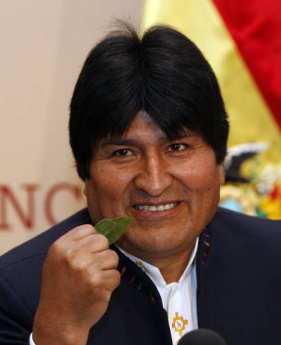 La hoja de coca "es una medicina, no droga", afirma Evo Morales