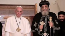 El papa Francisco-a la izquierda-y el papa Tauadrus II