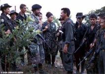 Guerrilleros del ELN y un dirigente de las FARC Guerrilleros del ELN y un dirigente de las FARC