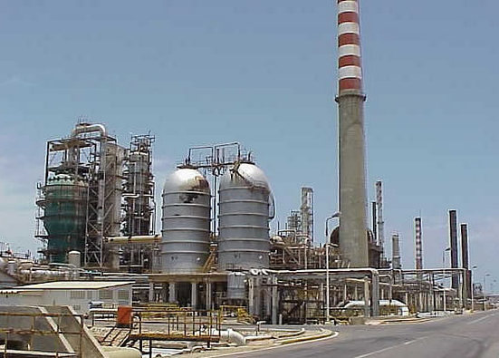 Venezuela dice refinería Cardón, totalmente operativa en abril Venezuela dice refinería Cardón, totalmente operativa en abril