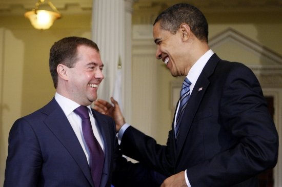 Obama y Medvedev anuncian un plan de desarme nuclear Obama y Medvedev anuncian un plan de desarme nuclear
