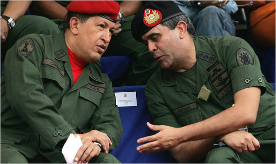 Detuvieron al general Baduel por orden de la Fiscalía Militar Detuvieron al general Baduel por orden de la Fiscalía Militar