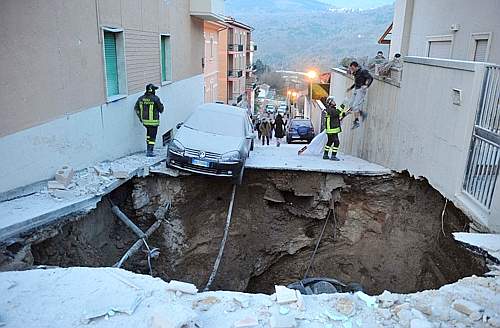 Terremoto en centro de Italia deja al menos 40 muertos