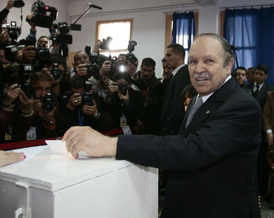 Argelia: Buteflika gana presidenciales con 90,24% de los votos Argelia: Buteflika gana presidenciales con 90,24% de los votos