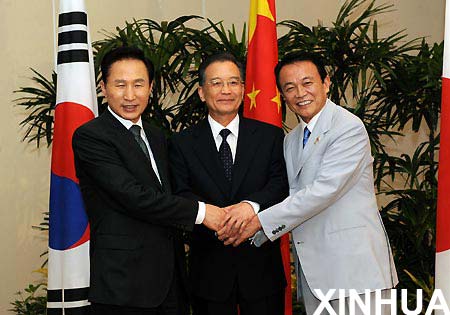 China, Japón y Corea del sur acuerdan impulsar conversaciones a seis bandas
