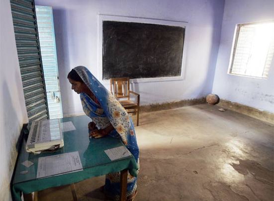 Arrancan las elecciones en India marcadas por atentados maoístas Arrancan las elecciones en India marcadas por atentados maoístas