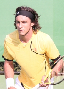 Mónaco derrotó al 15º favorito por un doble 6-4 para convertirse en el primer tenista Mónaco derrotó al 15º favorito por un doble 6-4 para convertirse en el primer tenista